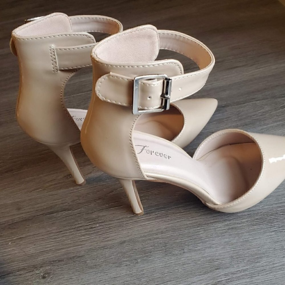 Heels - Picture 5 of 10